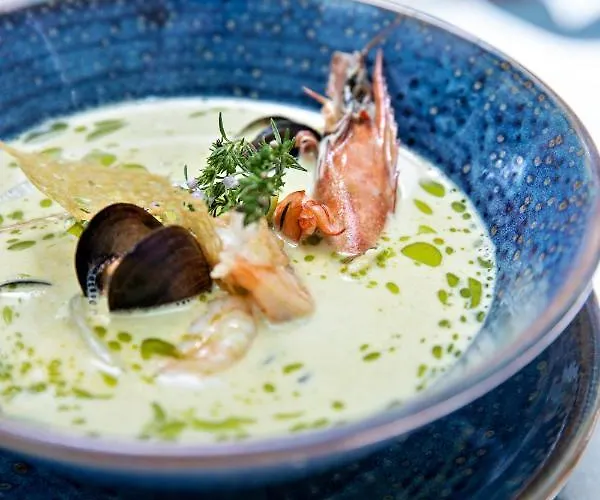 ゲストハウス Reyna 4*