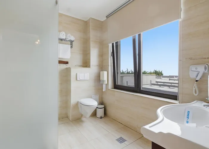 Reyna ゲストハウス 4*