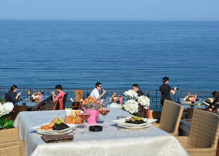 Reyna ゲストハウス 4*