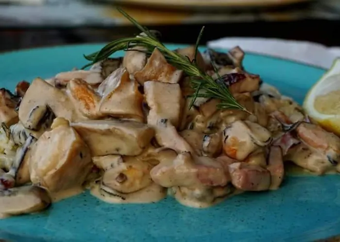 Reyna ゲストハウス 4*